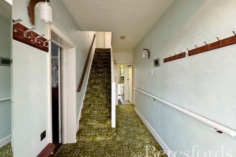 33 Milton Avenue, Hornchurch, RM12 4BN