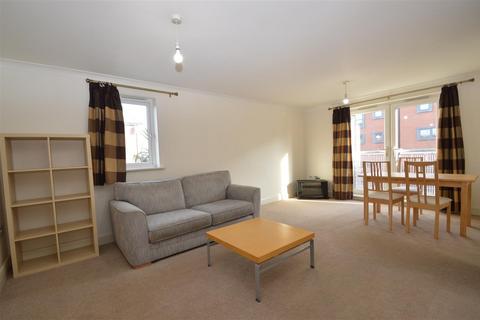 2 bedroom apartment to rent, Waterside, Sale, M33 7HB