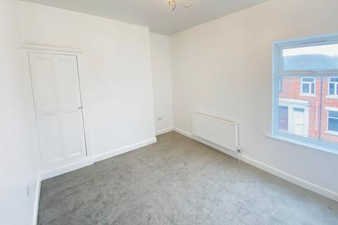 3 bedroom end of terrace house to rent, School Lane, Preston PR5