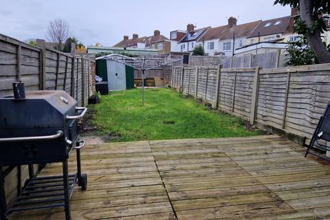 3 bedroom terraced house for sale, Frindsbury Road, Strood