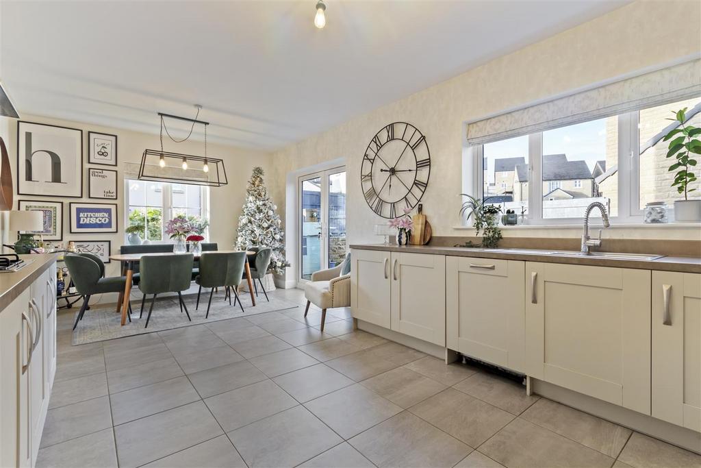 Open plan kitchen/diner/sitting