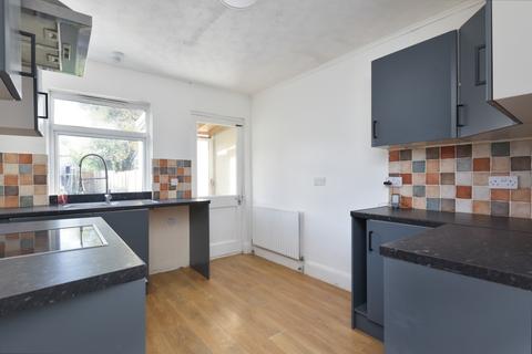 3 bedroom terraced house to rent, South Street