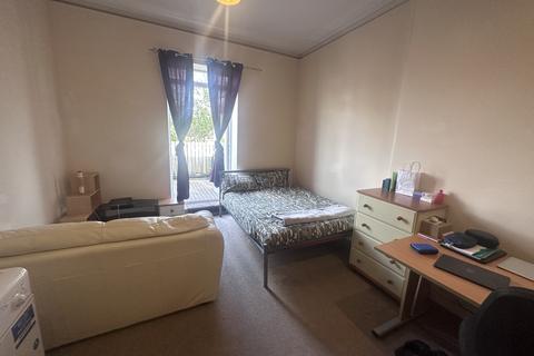 Studio to rent, 24 Woodland Terrace Flat 3