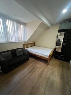 Studio to rent, Haunch Lane, Kings Heath, Birmingham, B13