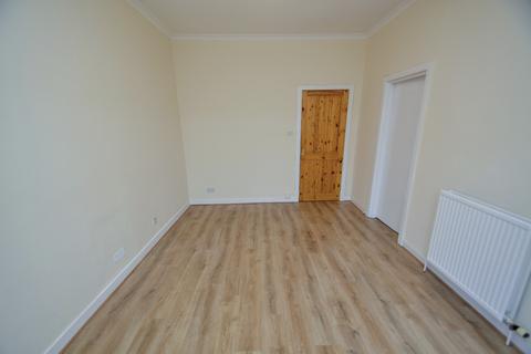 1 bedroom flat to rent, 1/2 79 Wellshot Road, Tollcross, Glasgow, G32 7XJ