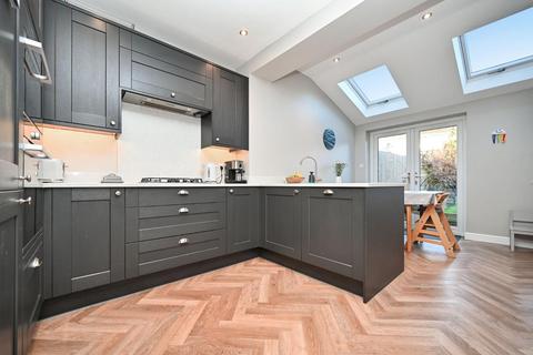 11 Nethercliffe Road, Guiseley, Leeds, LS20 9HL