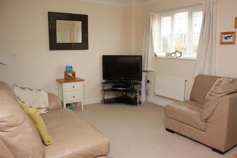 1 bedroom semi-detached house to rent, Forest Avenue, Ashford, Kent