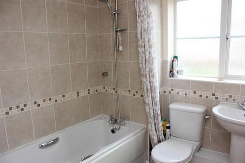 1 bedroom semi-detached house to rent, Forest Avenue, Ashford, Kent