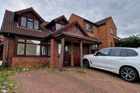 5 bedroom detached house to rent, Walsall Road, Wednesbury