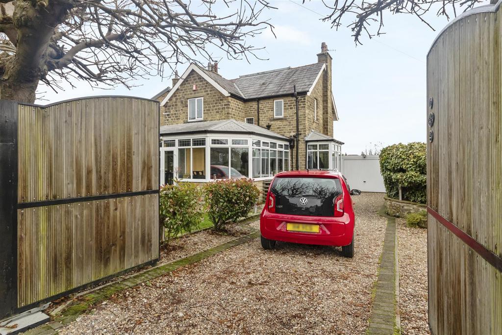 Main gated entrance/driveway/garage