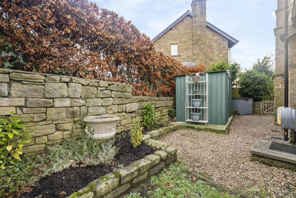 Side garden/shed