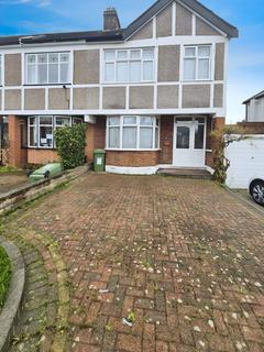 3 bedroom semi-detached house to rent, Grosvenor Drive, Hornchurch RM11