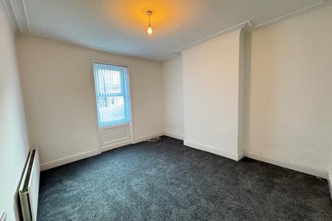 2 bedroom flat to rent, Seymour Street, North Shields. * newly refurbished *