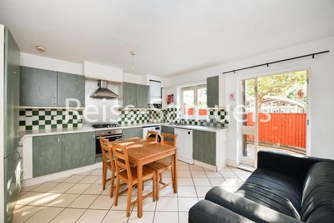 5 bedroom terraced house to rent, Ferry Street, London E14