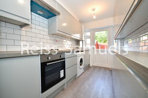 5 bedroom terraced house to rent, Lockesfield Place, London E14