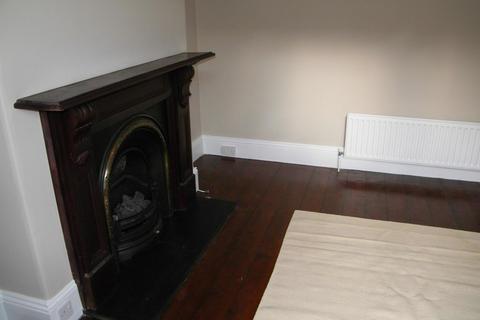 3 bedroom terraced house to rent, Knighton Road, Plymouth, PL4 9BY