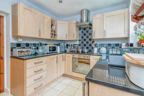 2 bedroom terraced house for sale, Oxford Road, Cleckheaton BD19