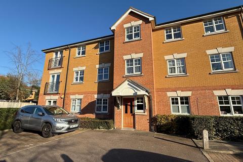 2 bedroom flat to rent, Heathside Close, Ilford IG2