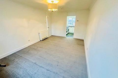 2 bedroom maisonette to rent, Lyneham Gardens, Minworth, Sutton Coldfield