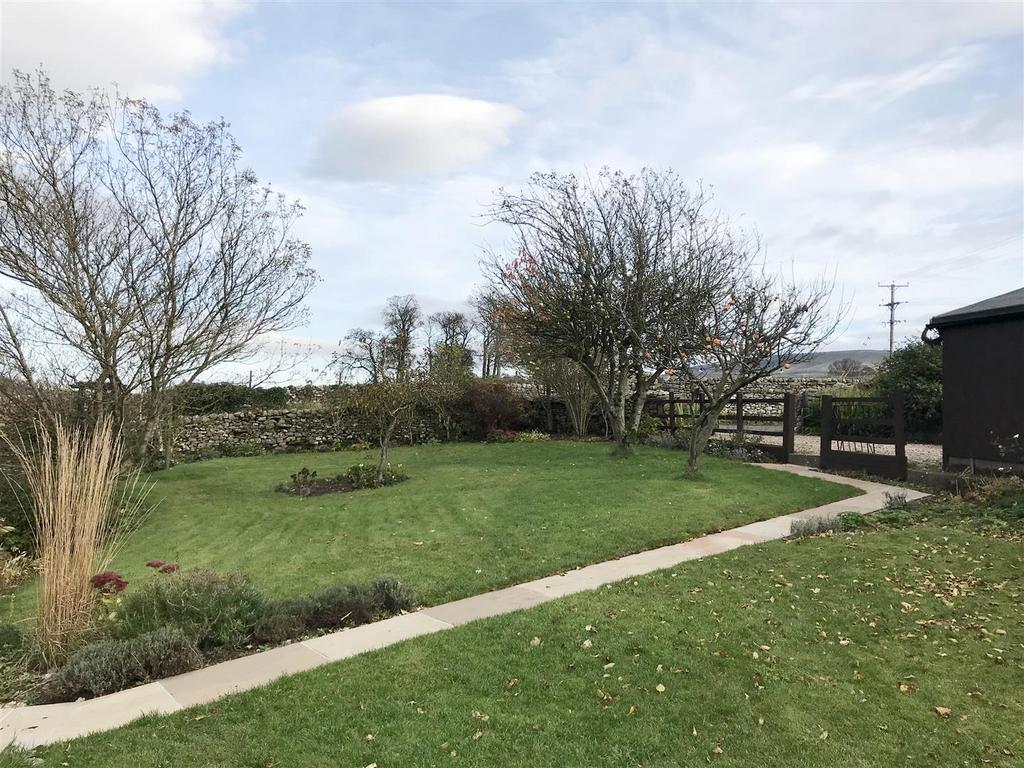 Garden in Autumn.jpeg
