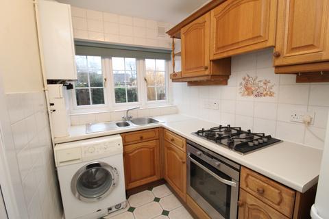 2 bedroom semi-detached house to rent, Gordon Road, Shenfield, CM15