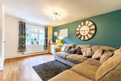 3 bedroom end of terrace house for sale, Lodge Park Drive, Evesham