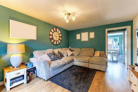 3 bedroom end of terrace house for sale, Lodge Park Drive, Evesham