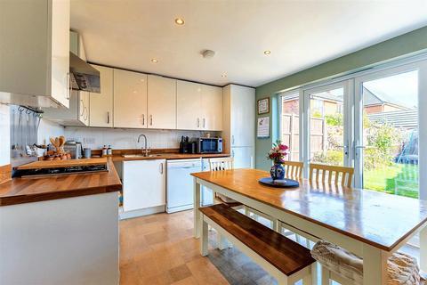 3 bedroom end of terrace house for sale, Lodge Park Drive, Evesham