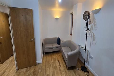 2 bedroom flat to rent, Icon Building, Ilford Hill, IG1