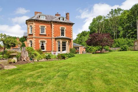 8 bedroom house for sale, Station Road, Fladbury, Pershore