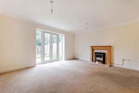 4 bedroom detached house for sale, Lunns Gardens, Evesham