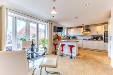 5 bedroom detached house for sale, Ellison Close, Evesham