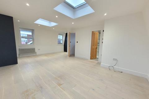 4 bedroom detached house to rent, Downs Road, London E5