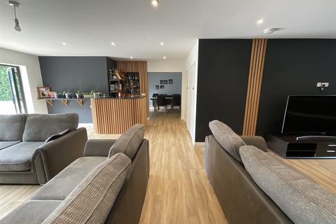 5 bedroom detached house for sale, Reigate Road, Hookwood, Horley, Surrey