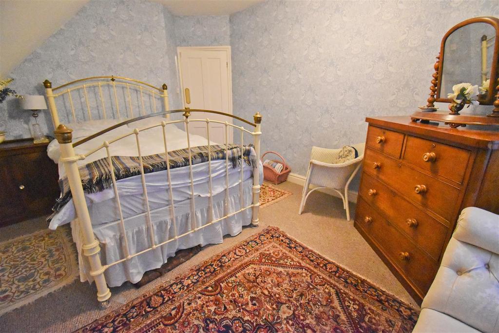 Bedroom 1.jpg