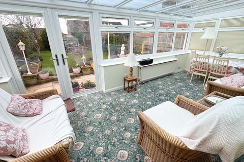 2 bedroom detached bungalow for sale, Oakdene Drive, Alwoodley, Leeds