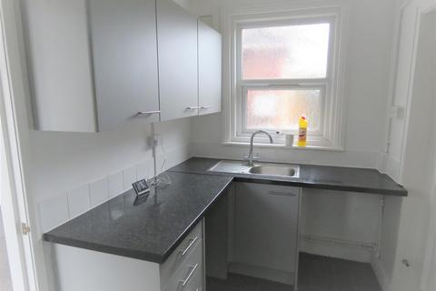 Studio to rent, Whitefield Road, New Milton