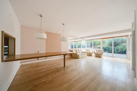 2 bedroom apartment for sale, Haverstock Hill, Belsize Park NW3