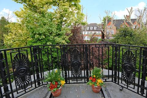 2 bedroom flat to rent, Elsworthy Road Primrose Hill NW3