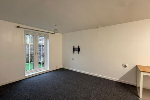 2 bedroom ground floor flat to rent, Pinewood Gardens, Southborough