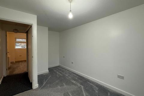 2 bedroom ground floor flat to rent, Pinewood Gardens, Southborough