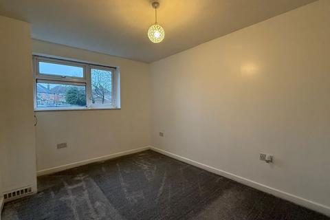 2 bedroom ground floor flat to rent, Pinewood Gardens, Southborough