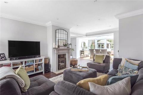 1 Almond Close, Windsor, SL4 3YL