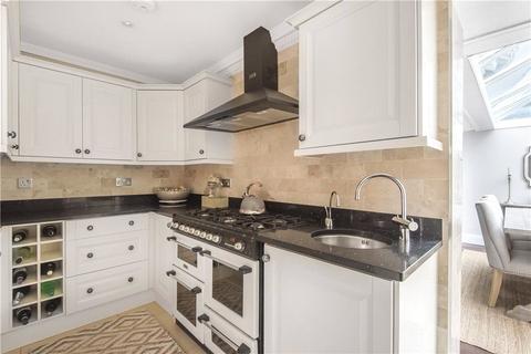 1 Almond Close, Windsor, SL4 3YL