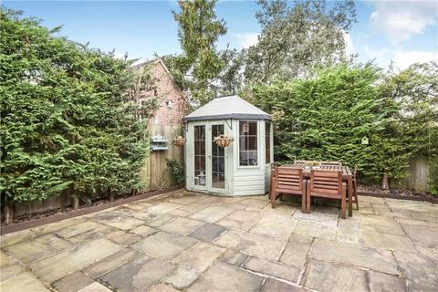 1 Almond Close, Windsor, SL4 3YL