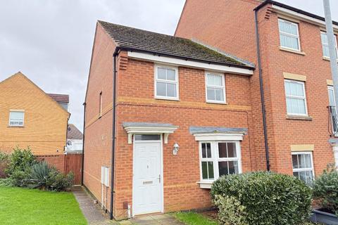 3 bedroom end of terrace house to rent, Gladiator Close, Wootton NN4