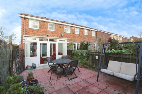 2 bedroom end of terrace house for sale, Waterman Court, York