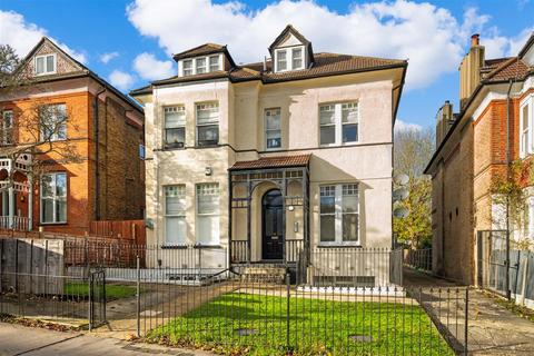 Flat 3, 13 Howden Road, London, SE25 4AS
