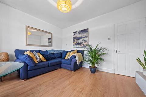Flat 3, 13 Howden Road, London, SE25 4AS