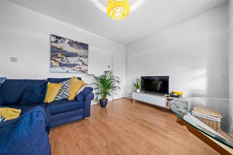 Flat 3, 13 Howden Road, London, SE25 4AS